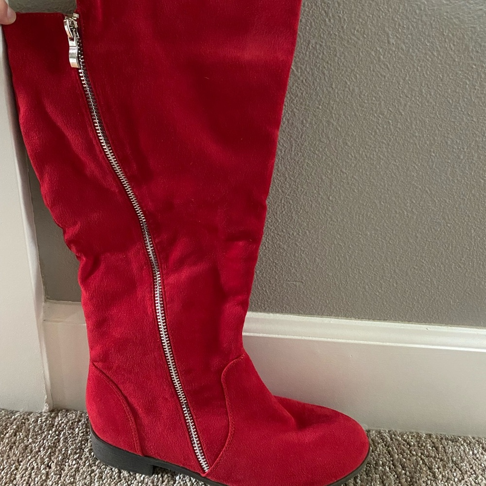 Red mid-calf suede boots